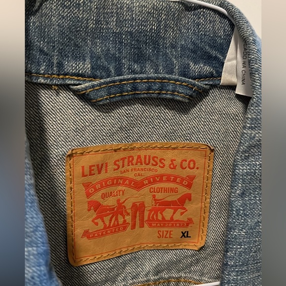 Levi’s Jean Jacket - Picture 2 of 3